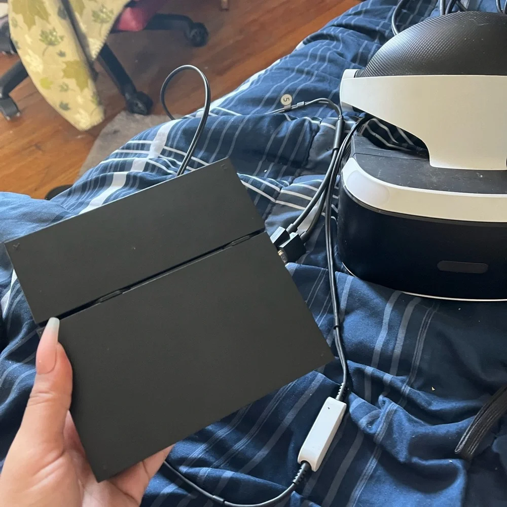 Sony PS4 Playstation VR Headset, 2 Motion Controllers, Sensor